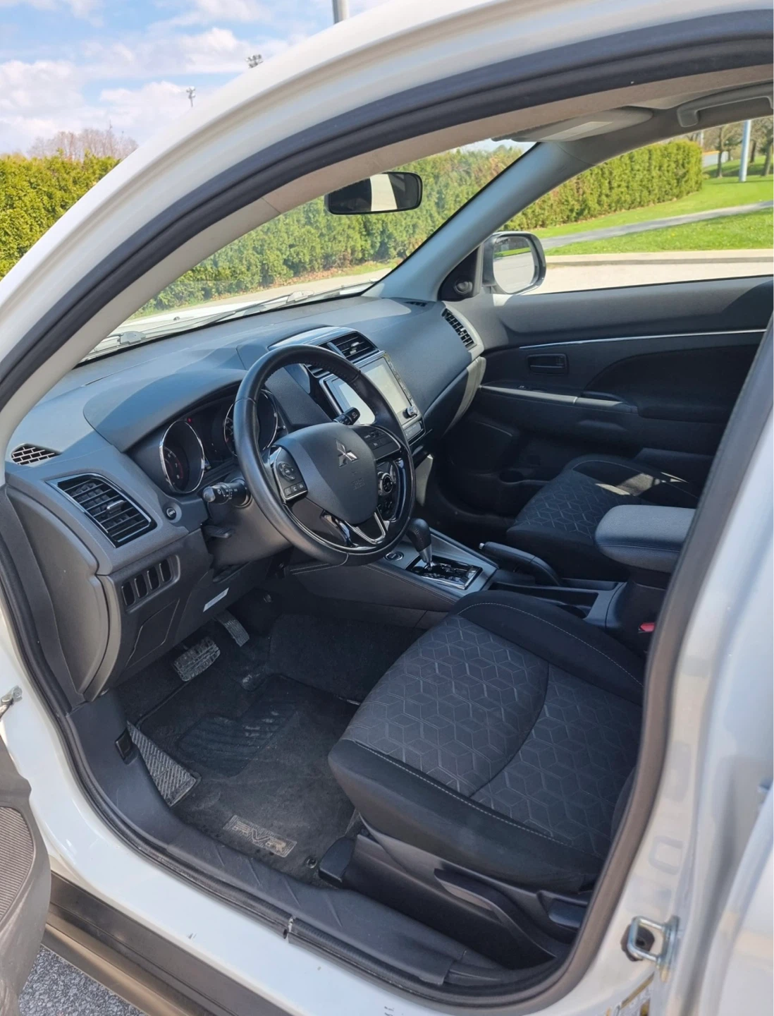 White Mitsubishi RVR - photo 4
