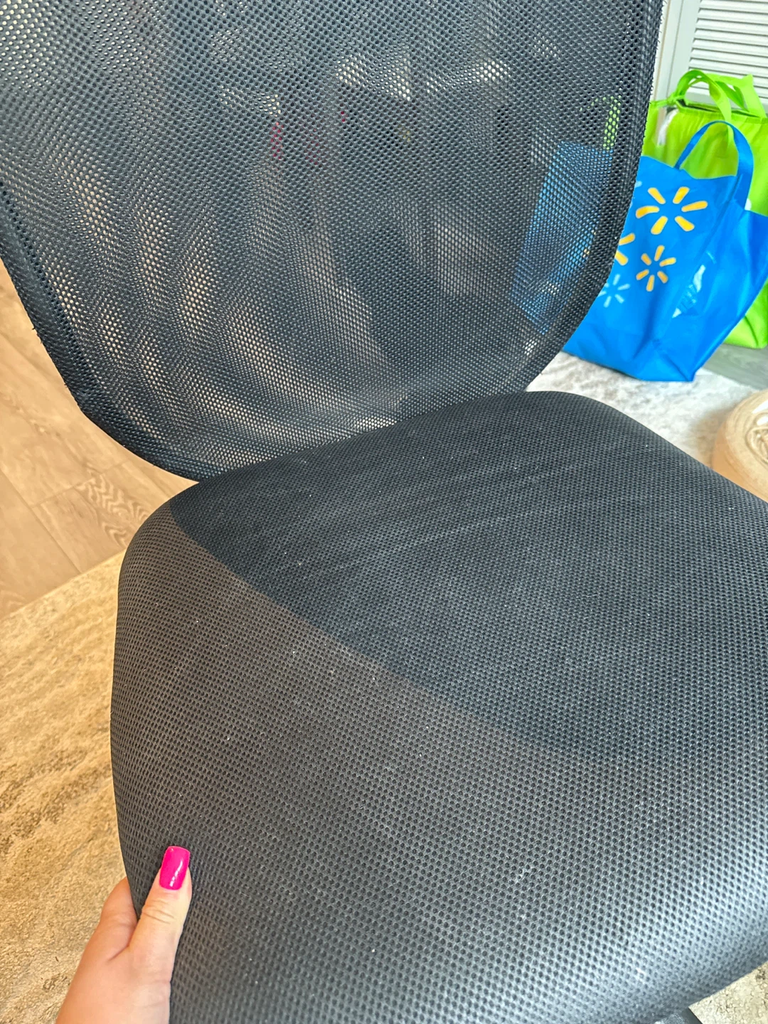 Black Mesh Office Chair - photo 2
