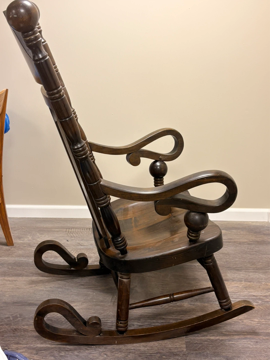 Antique Wooden Rocking Chair with Decorative Emblem - photo 5