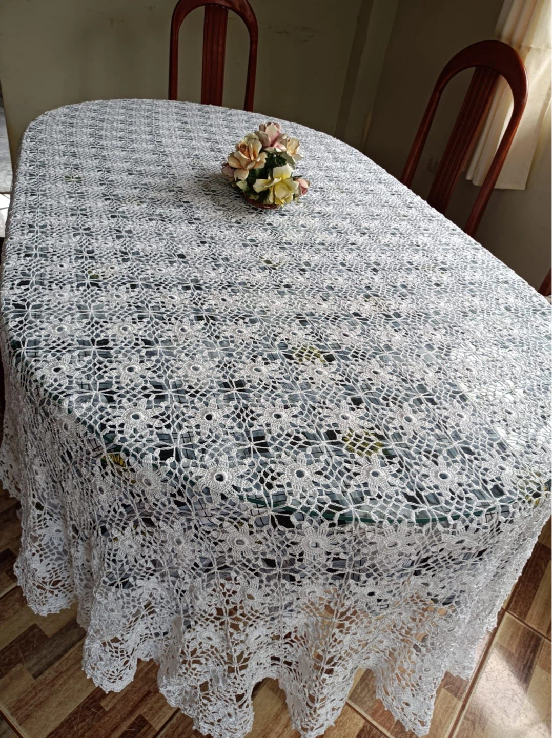 White crocheted lace tablecloth - photo 2