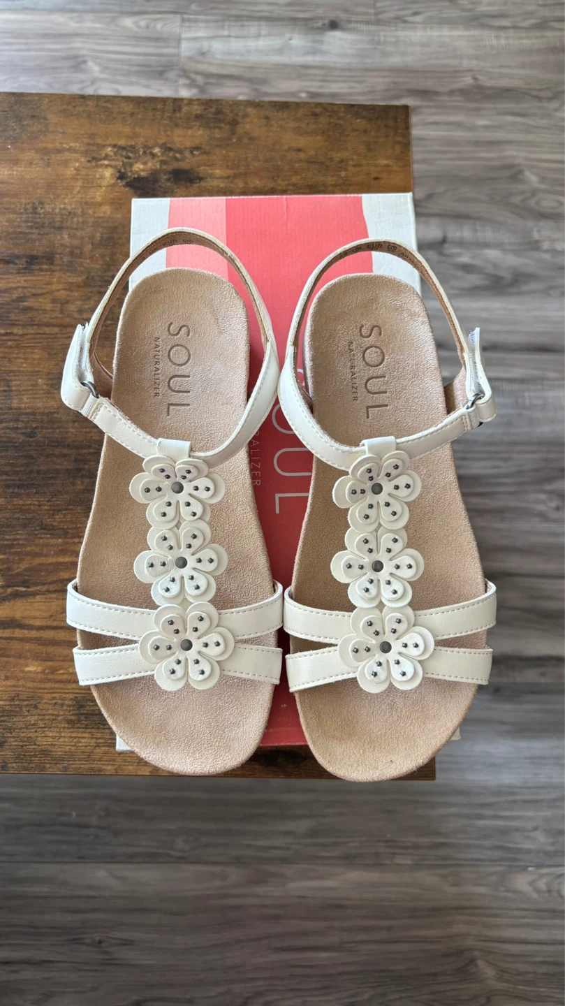 Brand New Naturalizer White Sandals - Size 8