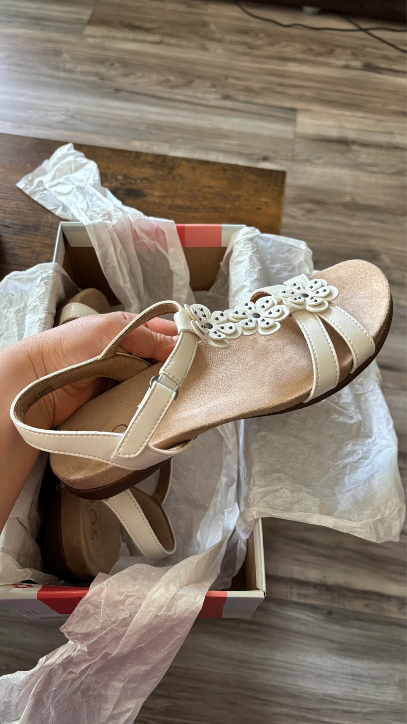 Brand New Naturalizer White Sandals - Size 8 - photo 4