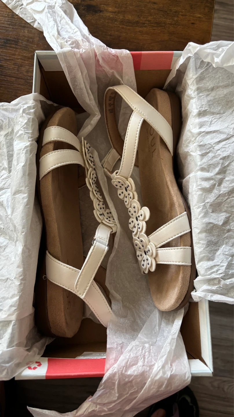 Brand New Naturalizer White Sandals - Size 8 - photo 3