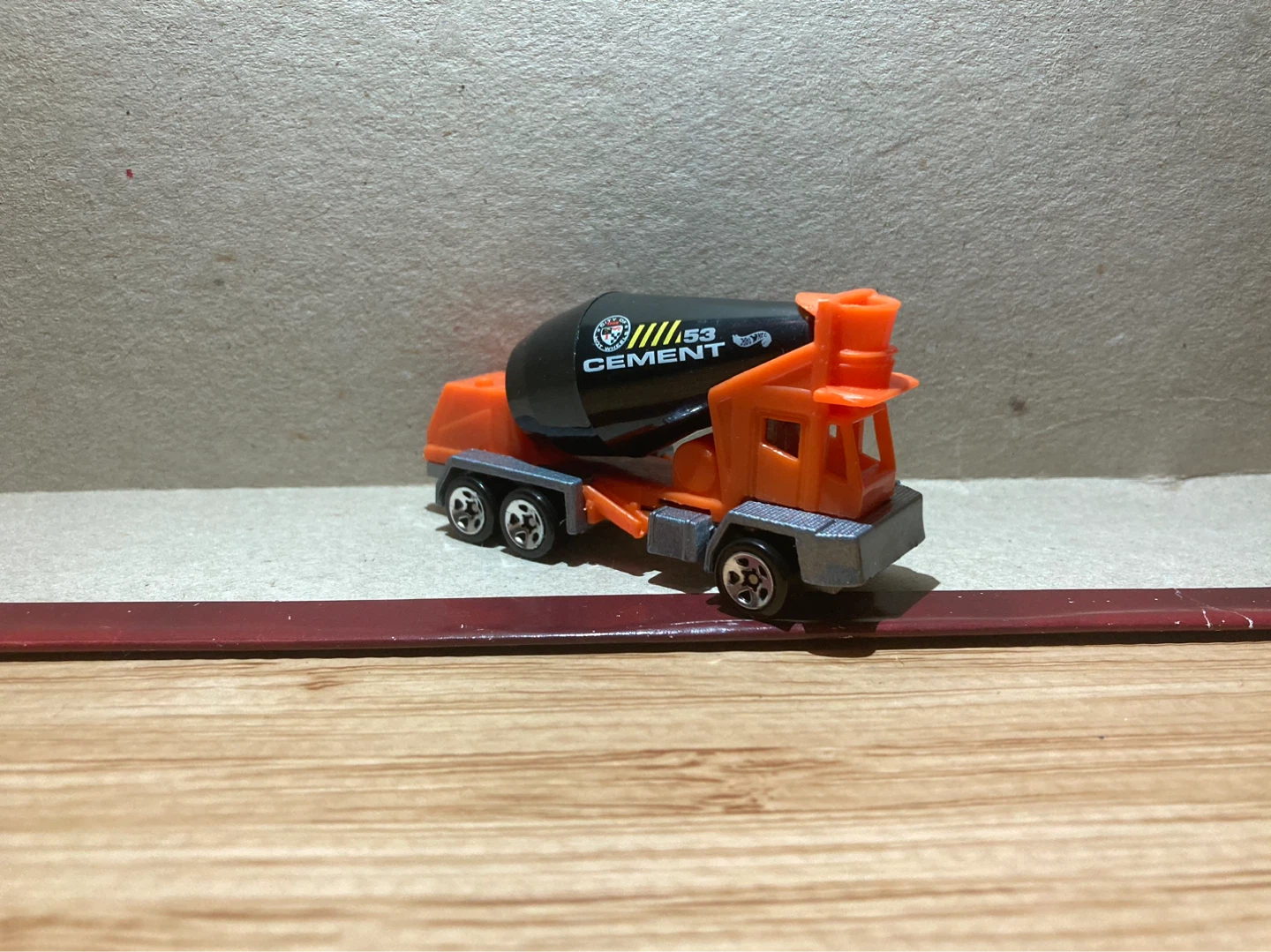 Hot Wheels Loose / Cement Truck / Road Department