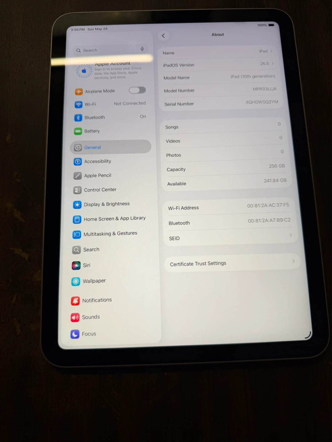 Apple iPad 10th Gen 256GB Silver Wi-Fi 10.9” MPR33LL/A