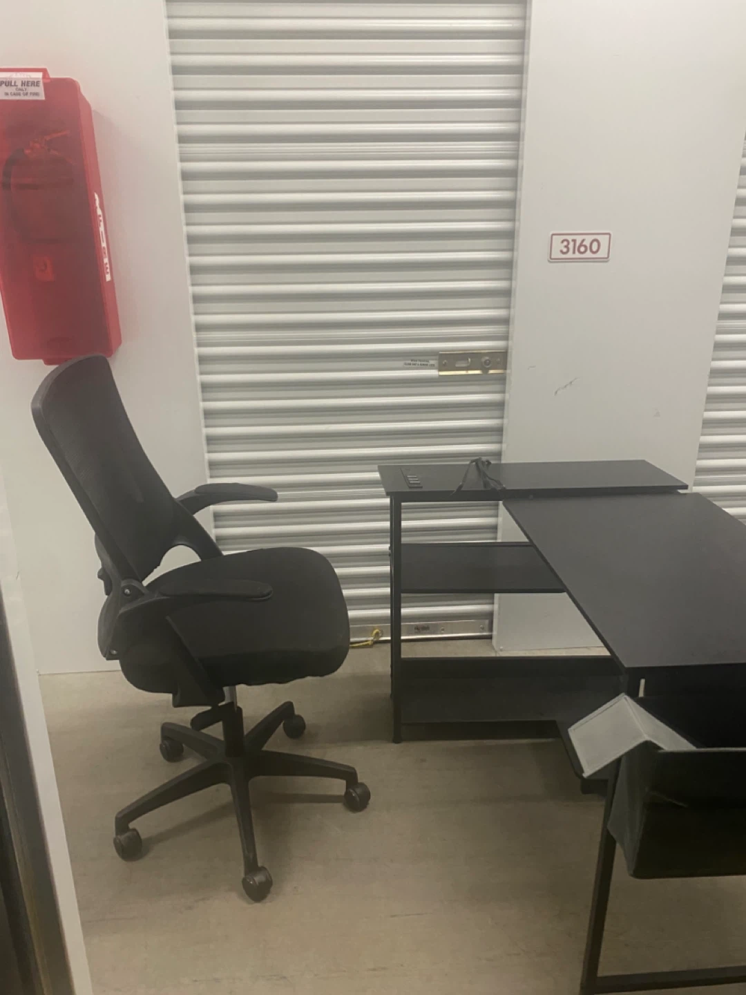 Black Mesh Office Chair and Desk Set - photo 2