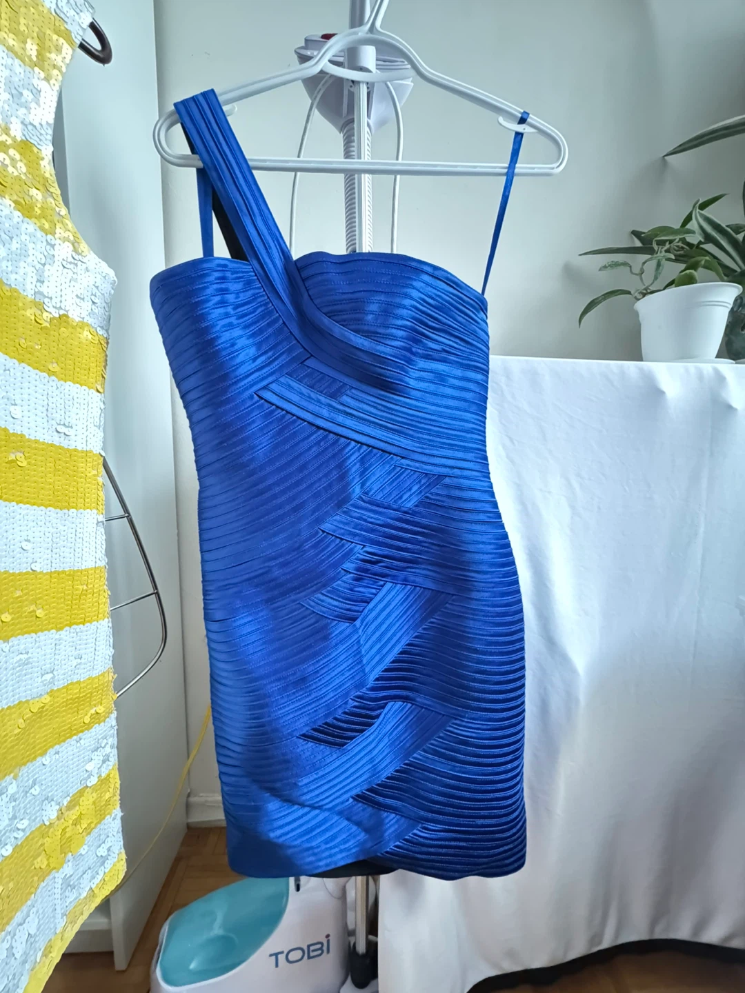 BCBGMAXAZRIA Royal Blue One Shoulder Ruched Dress - photo 2