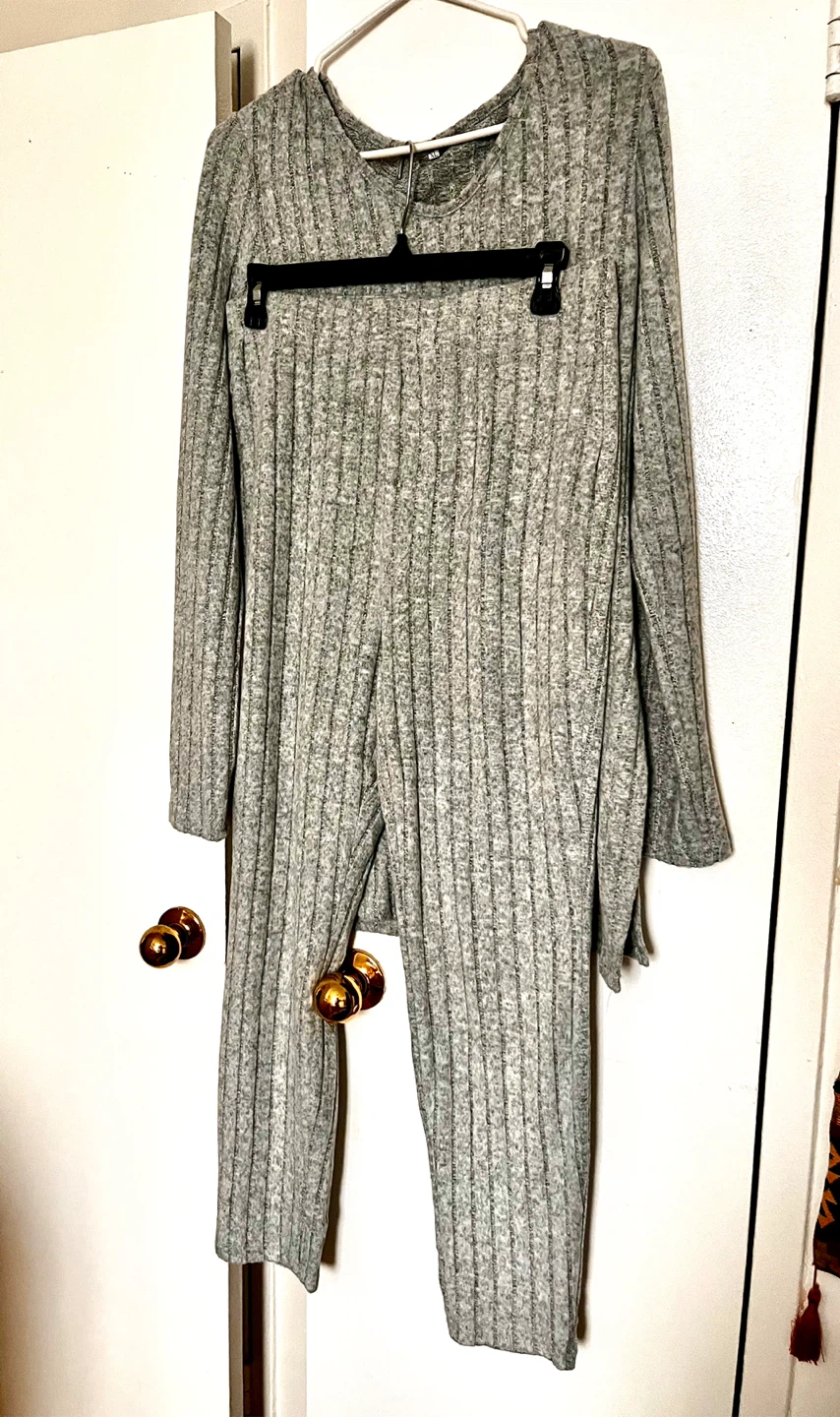 2 pieces set Sweater and Pants M/L - photo 2
