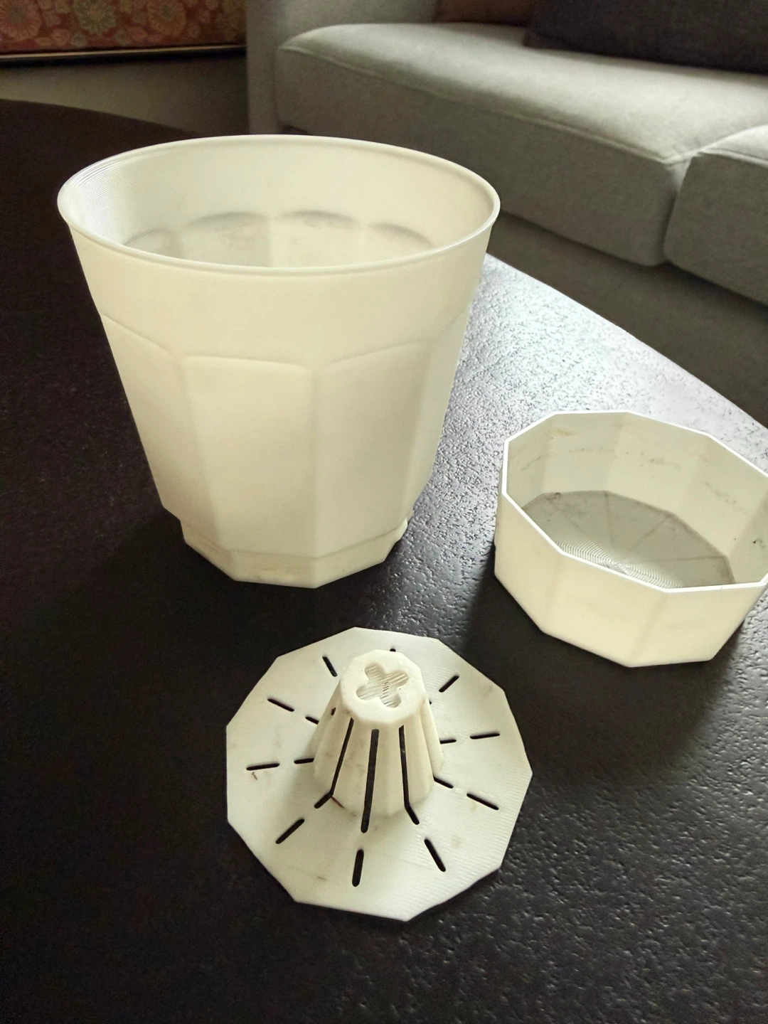 White Flower Pot with Drainage Tray + free pots