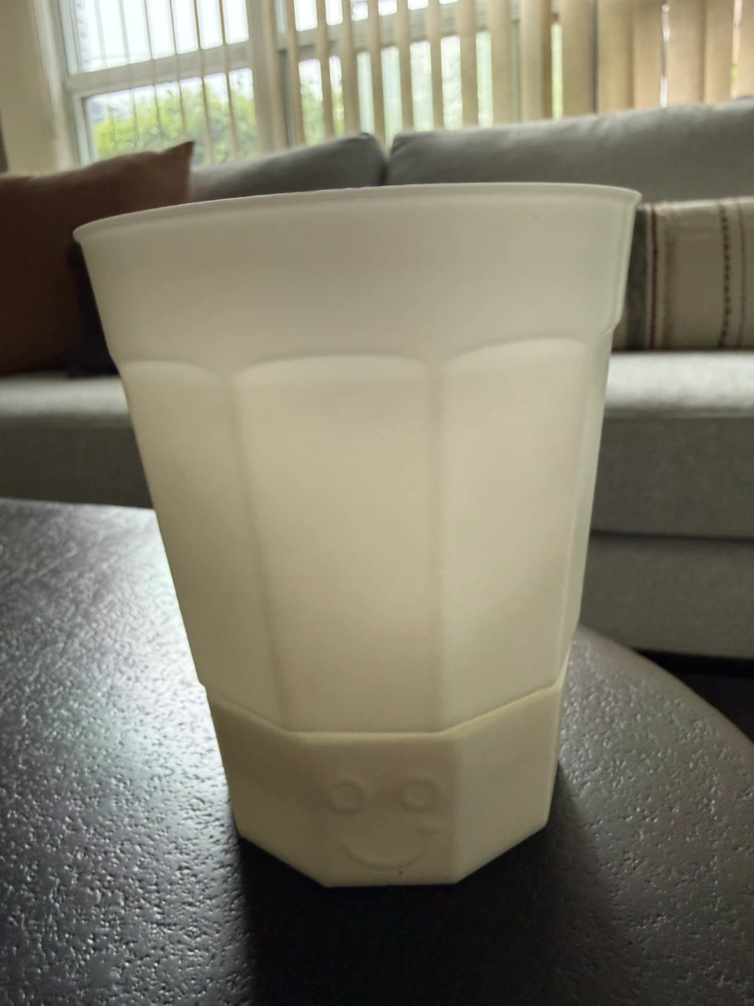 White Flower Pot with Drainage Tray + free pots - photo 3