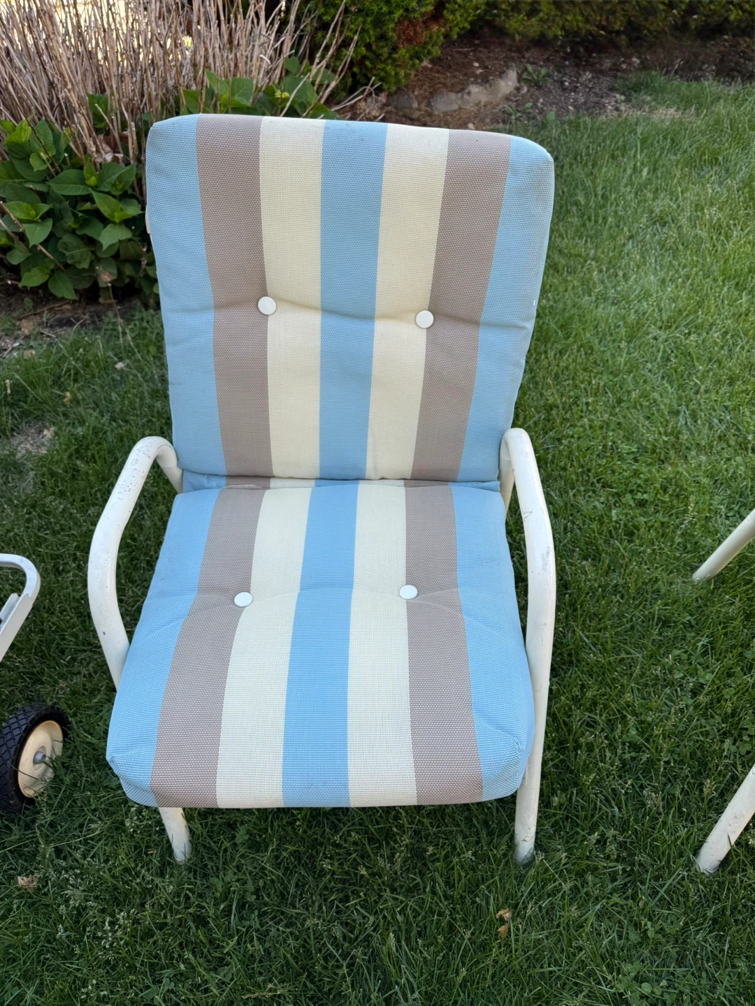 Set of 4 Patio Chairs and Chaise Lounge, $125.00 or best offer. - photo 5