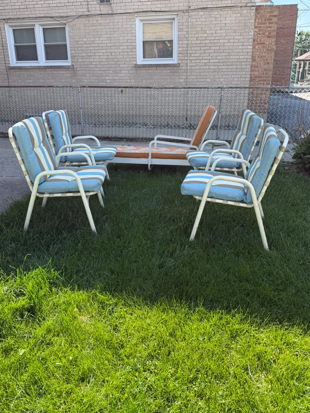 Set of 4 Patio Chairs and Chaise Lounge, $125.00 or best offer. - photo 2