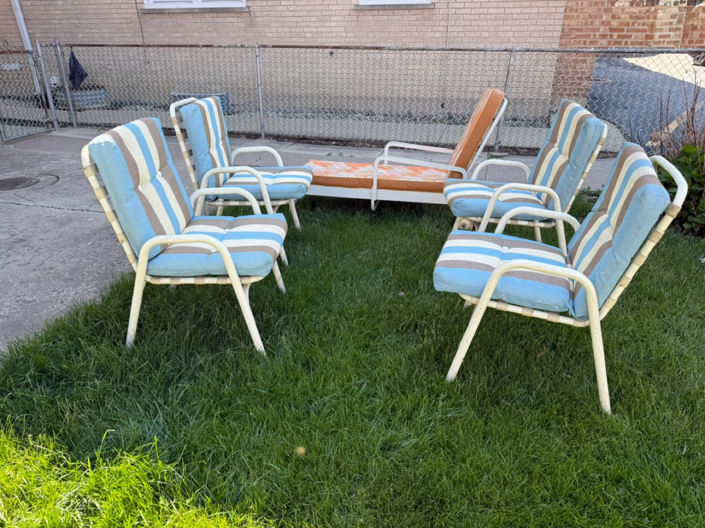 Set of 4 Patio Chairs and Chaise Lounge, $125.00 or best offer. - photo 3