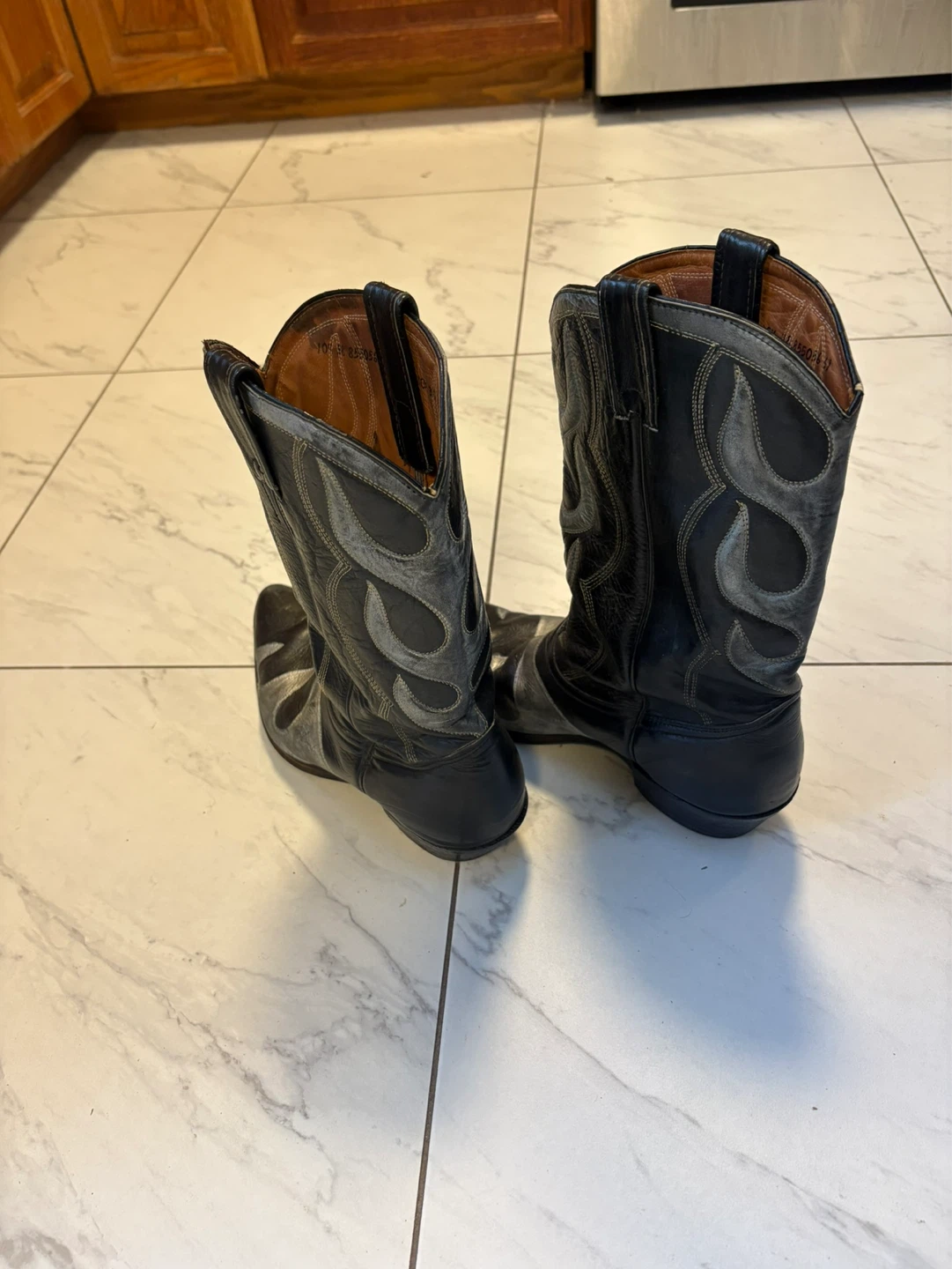 Black and Silver Cowboy Boots Size 10.5 - photo 2