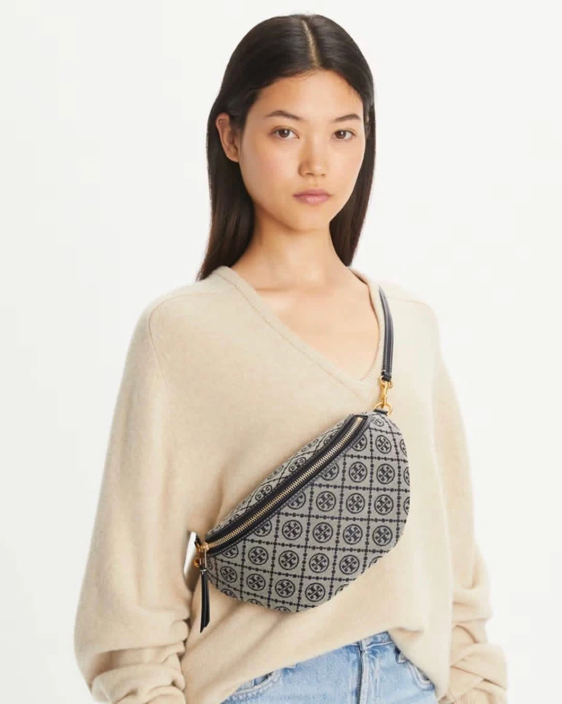 FOR SALE ✨ Brand new Tory BurchT Monogram Belt Bag - photo 2