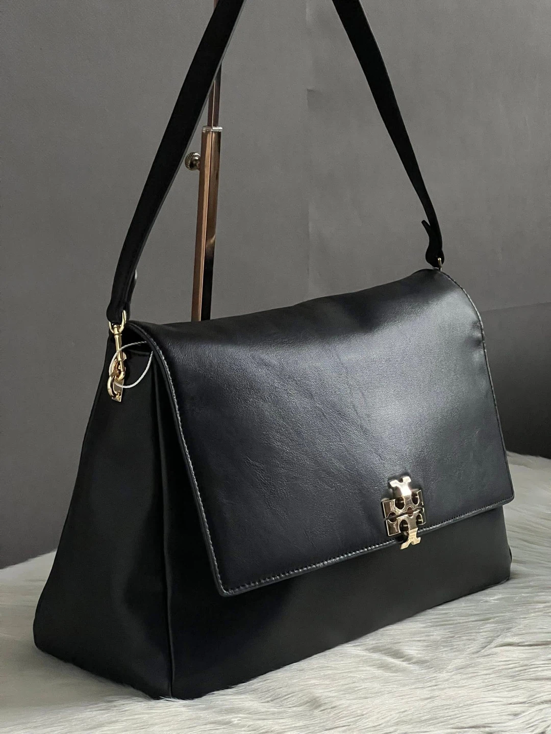 FOR SALE ✨ Brand new Tory Burch Large Charlie Shoulder Bag - photo 4