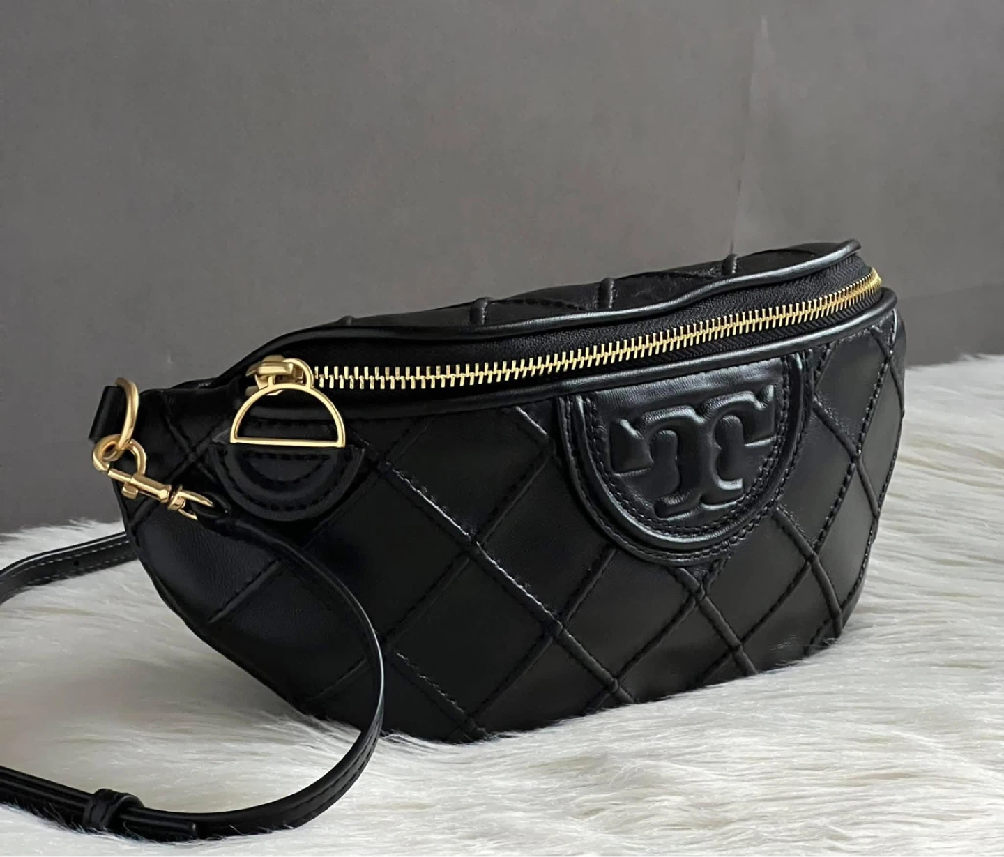 FOR SALE ✨ Tory Burch Fleming Soft Convertible Belt Bag - photo 4
