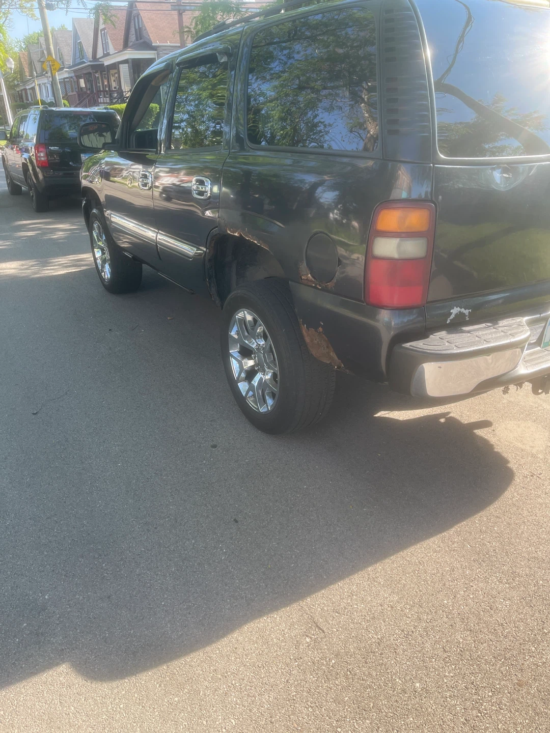 Dark Gray Chevrolet Tahoe SUV - photo 4