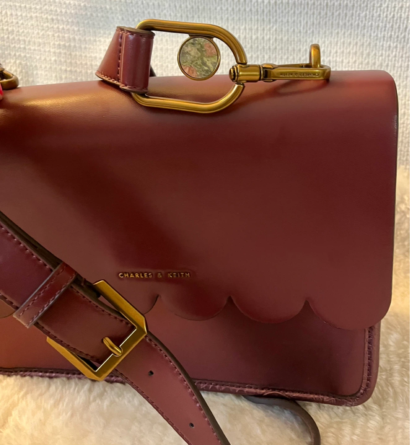 Charles & Keith Burgundy Scallop Handbag - photo 2