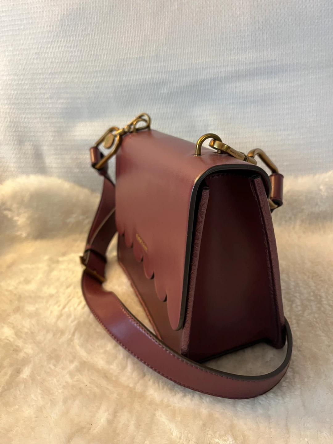 Charles & Keith Burgundy Scallop Handbag - photo 3