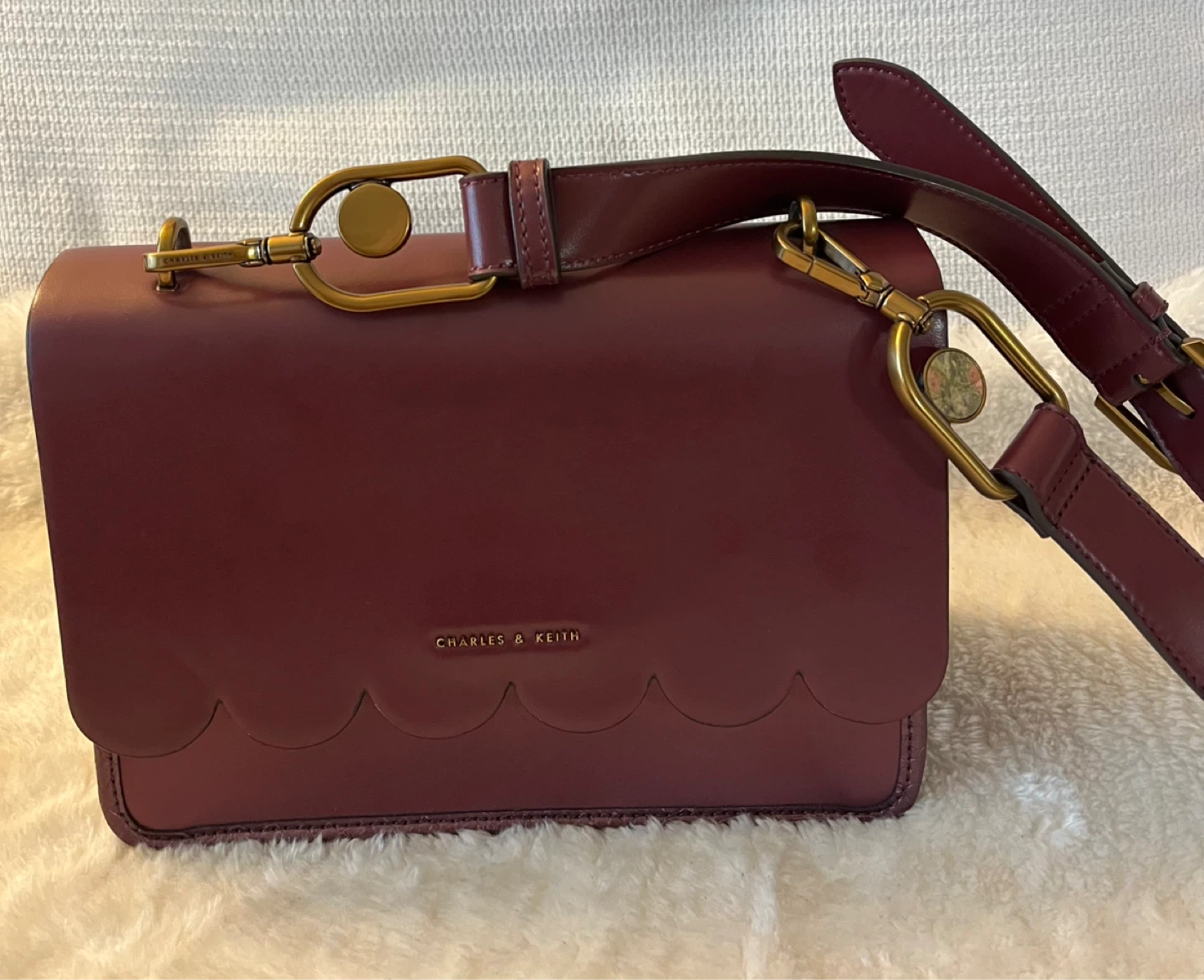 Charles & Keith Burgundy Scallop Handbag - photo 4