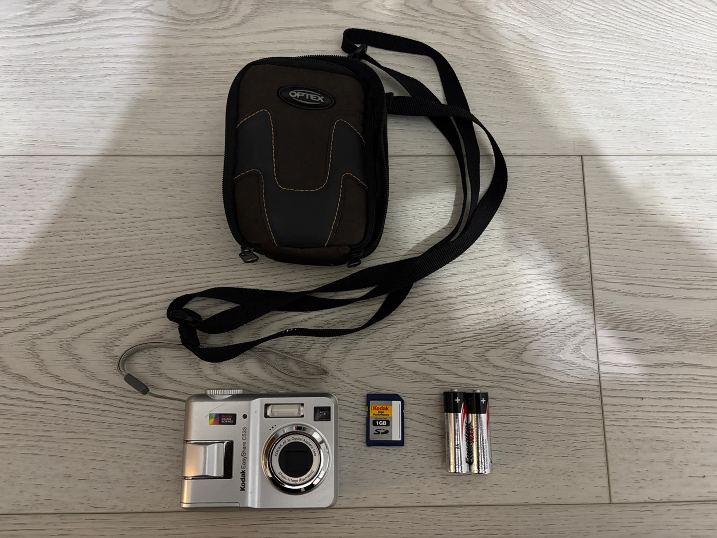 KODAK EASYSHARE C533 DIGITAL CAMERA WITH ACCESSORIES - photo 2