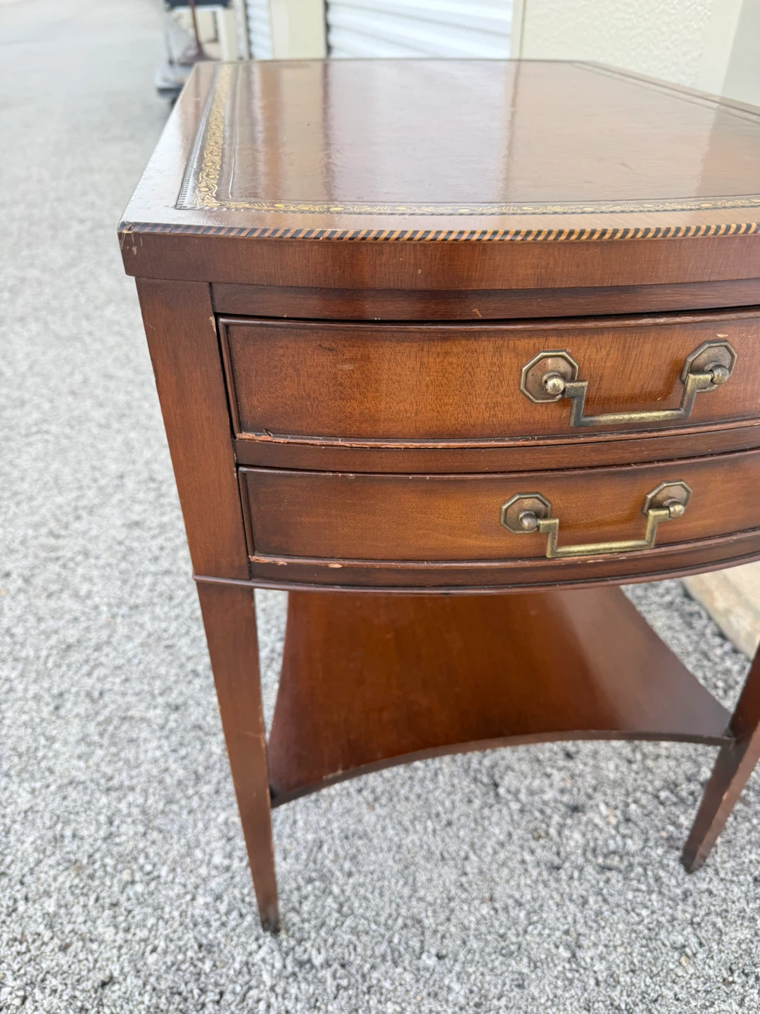 Vintage English Regency Gen Mahogany Side Table w/ Leather top - photo 4
