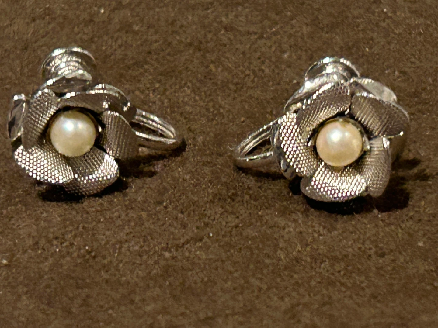Vintage Silver Flower Pearl Screw-Back Earrings