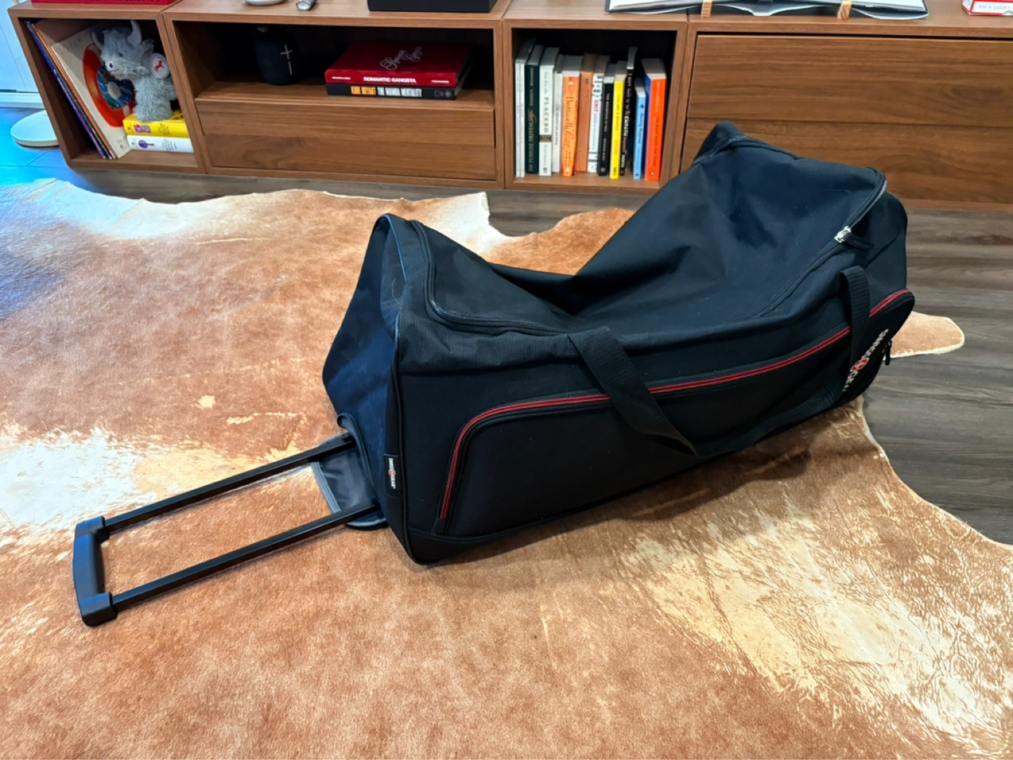 Black Swiss Gear Wheeled Duffel Bag - photo 2