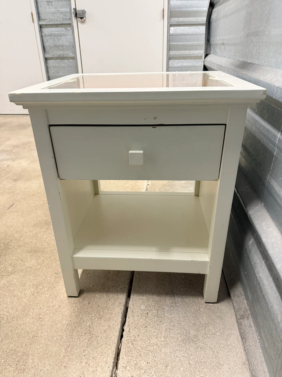 White End Table w/ Clear Removable Top - photo 2
