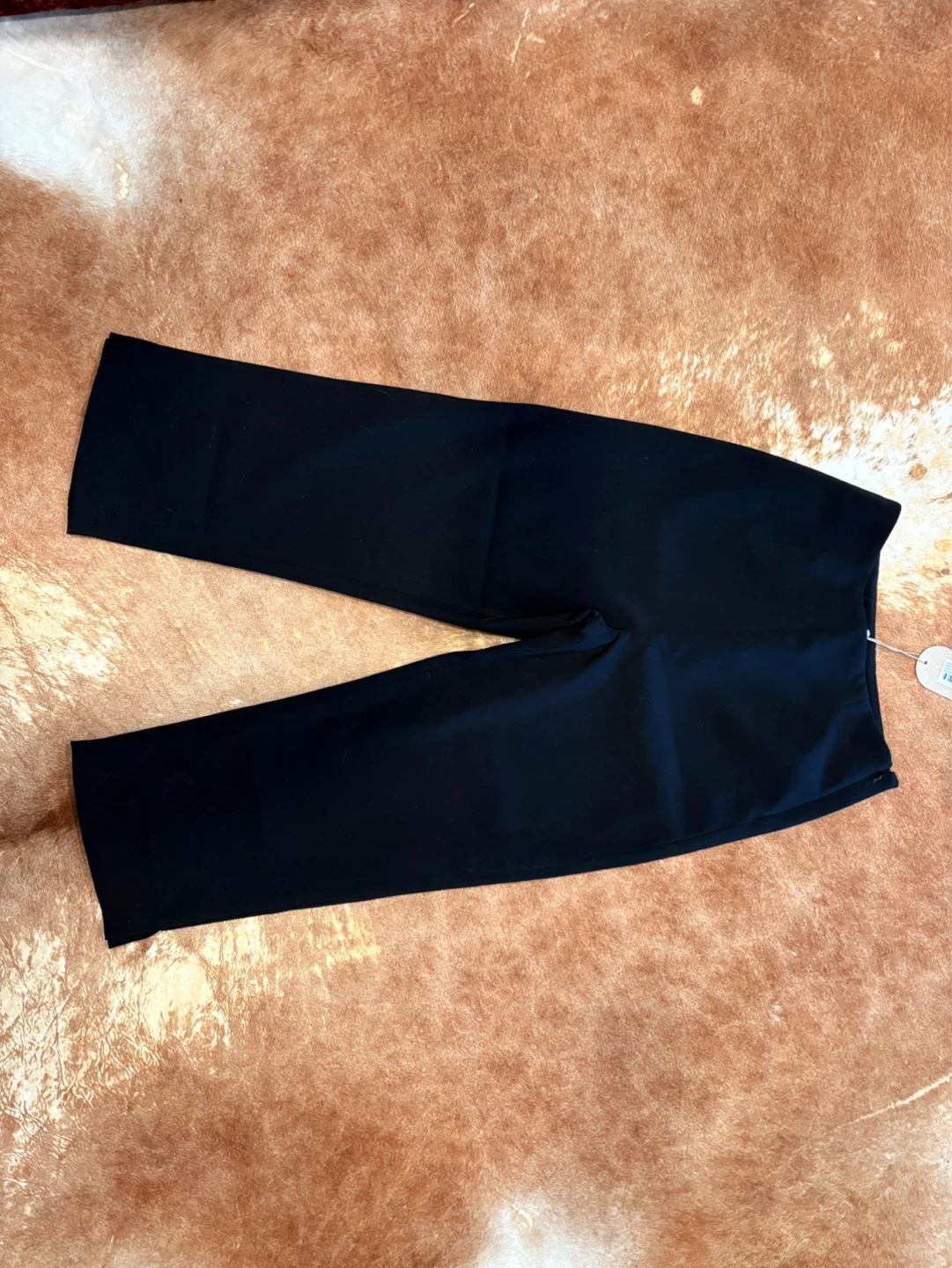 Meshki Nola Slim Fit Capri Pants - Black, Size M