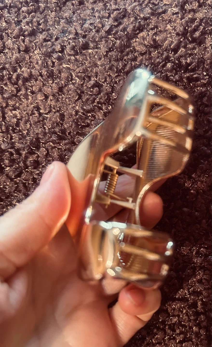 Gold Tone Claw Clip Hair Accessory - photo 2