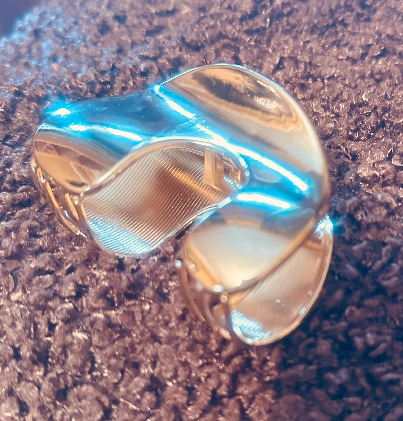 Gold Tone Claw Clip Hair Accessory