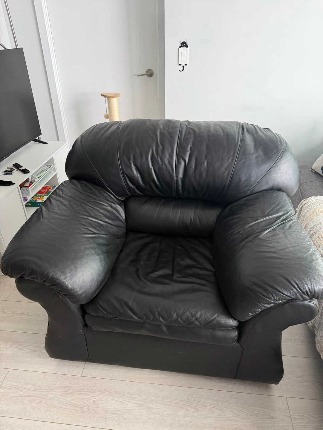 Oversized Black Leather Armchair - photo 3