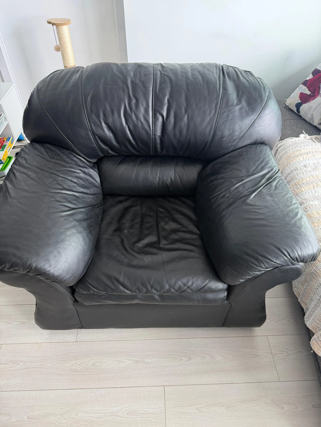 Oversized Black Leather Armchair - photo 2