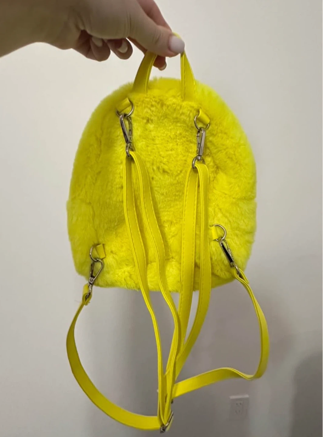 Fuzzy backpack - photo 4