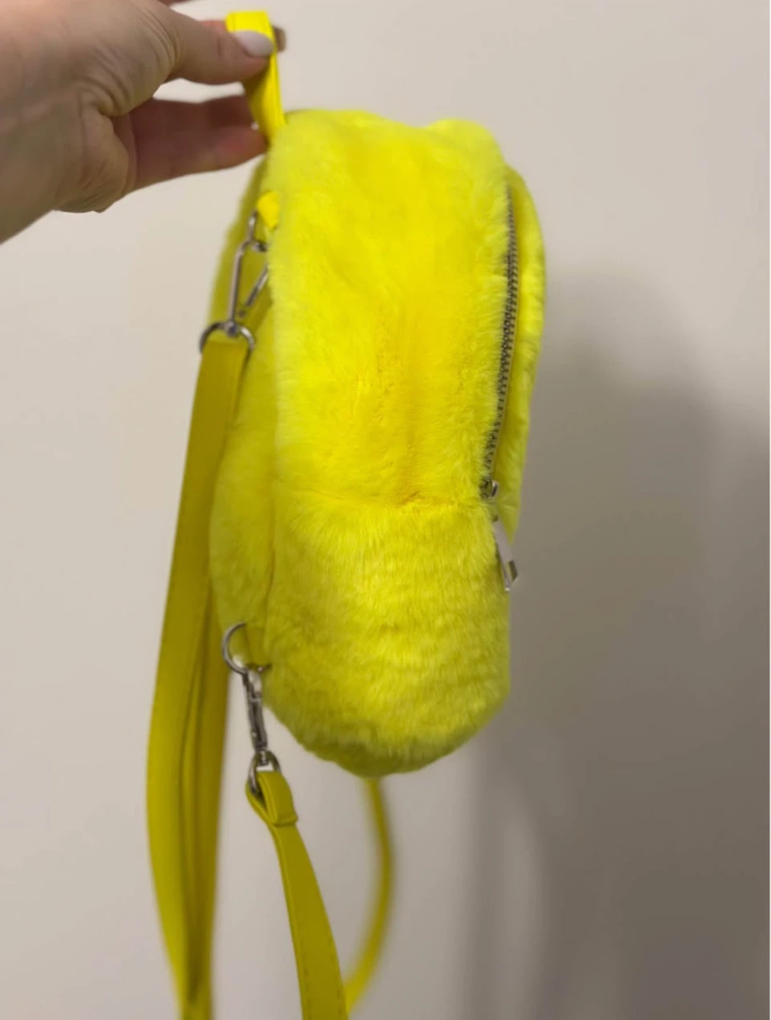 Fuzzy backpack - photo 2