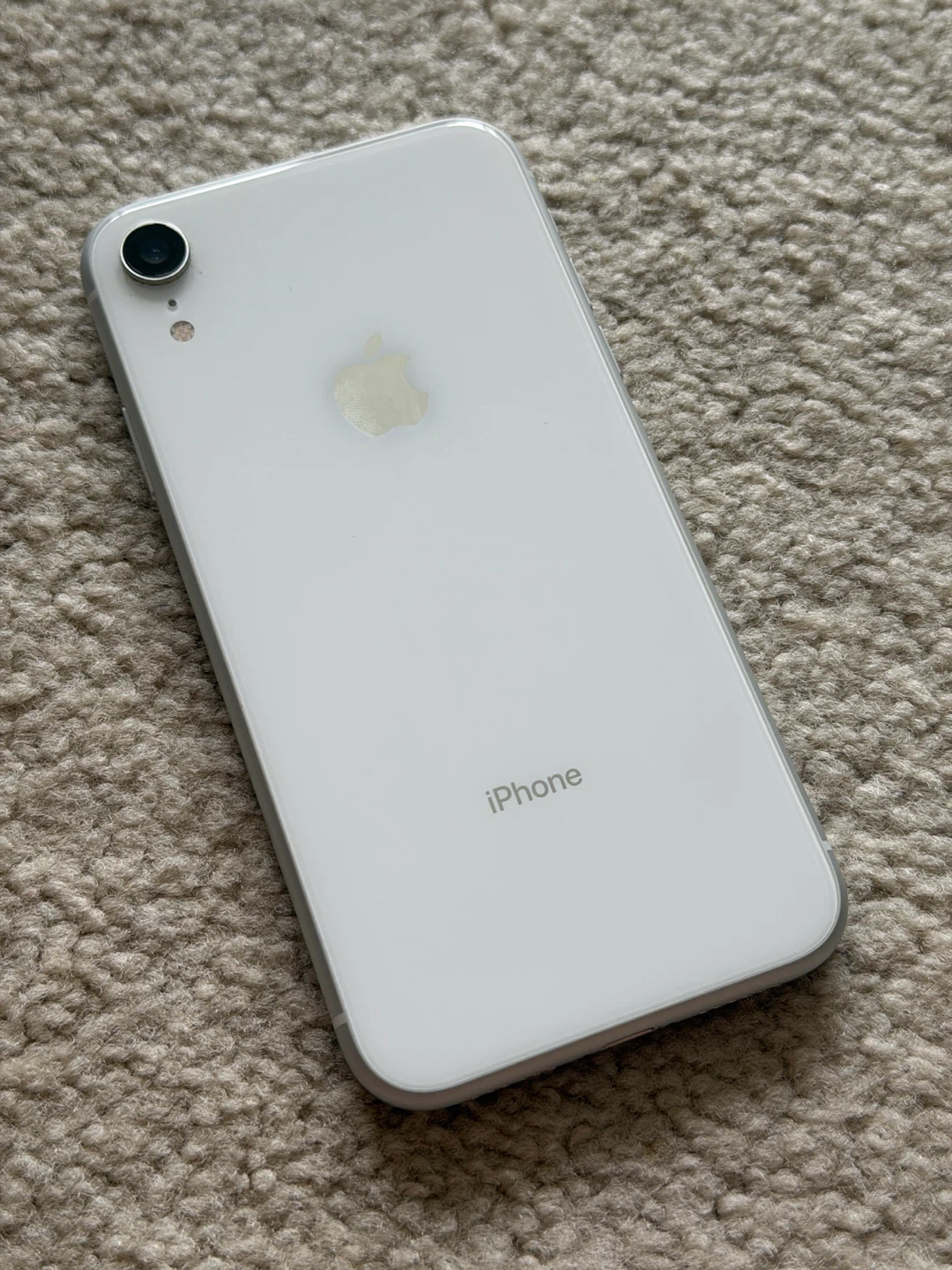 iPhone XR - photo 2