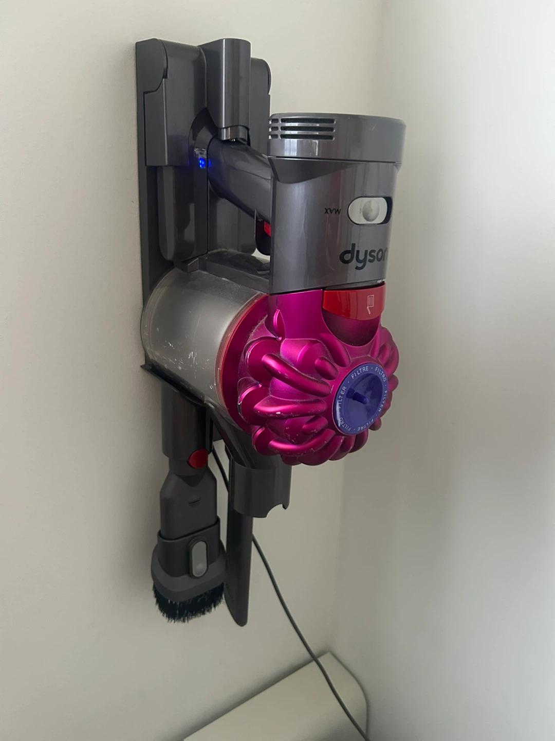 Dyson V7 Cordless Vacuum - photo 2