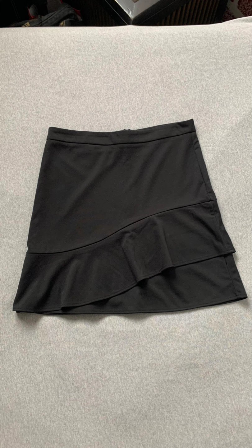 89th & Madison Black Ruffle Skirt Size 12