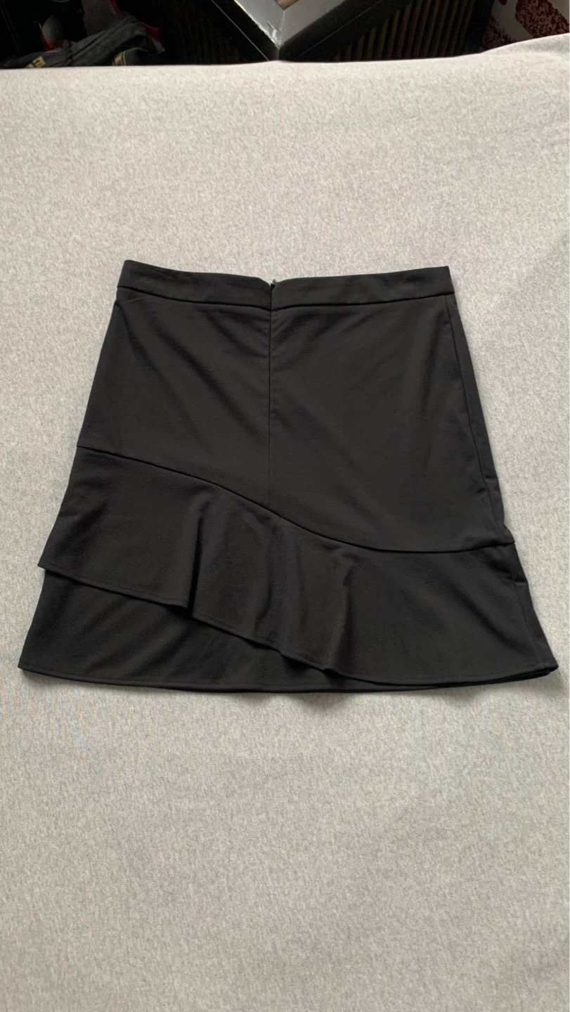 89th & Madison Black Ruffle Skirt Size 12 - photo 2