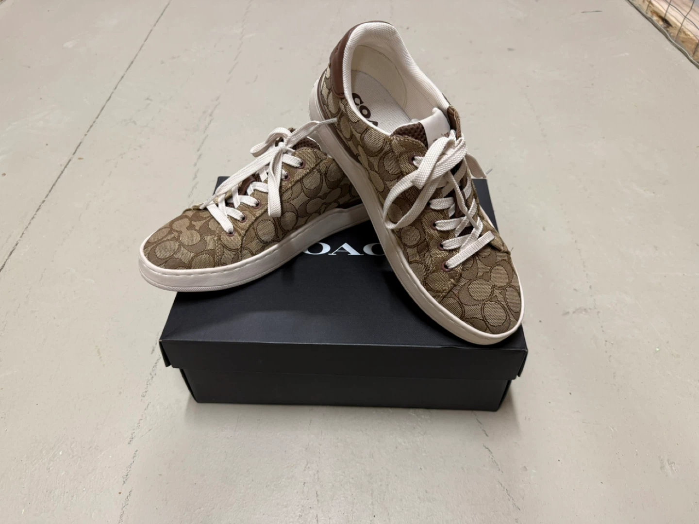Coach Clip Sig Jacq Lowtop Sneakers Size 9B