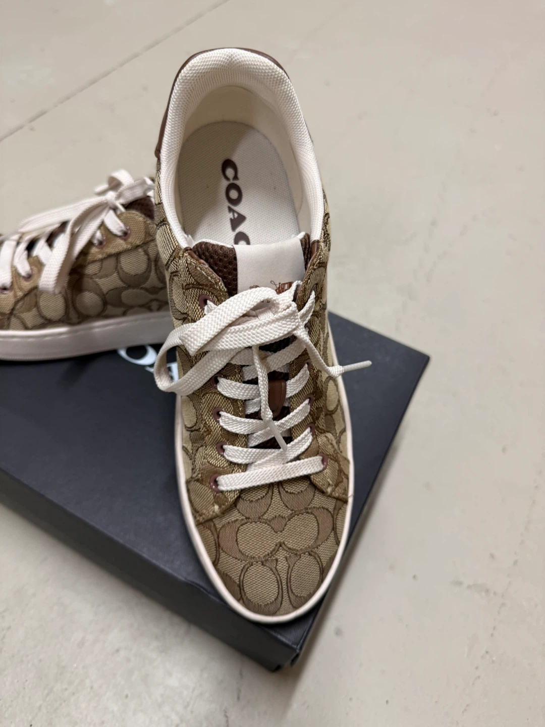 Coach Clip Sig Jacq Lowtop Sneakers Size 9B - photo 2
