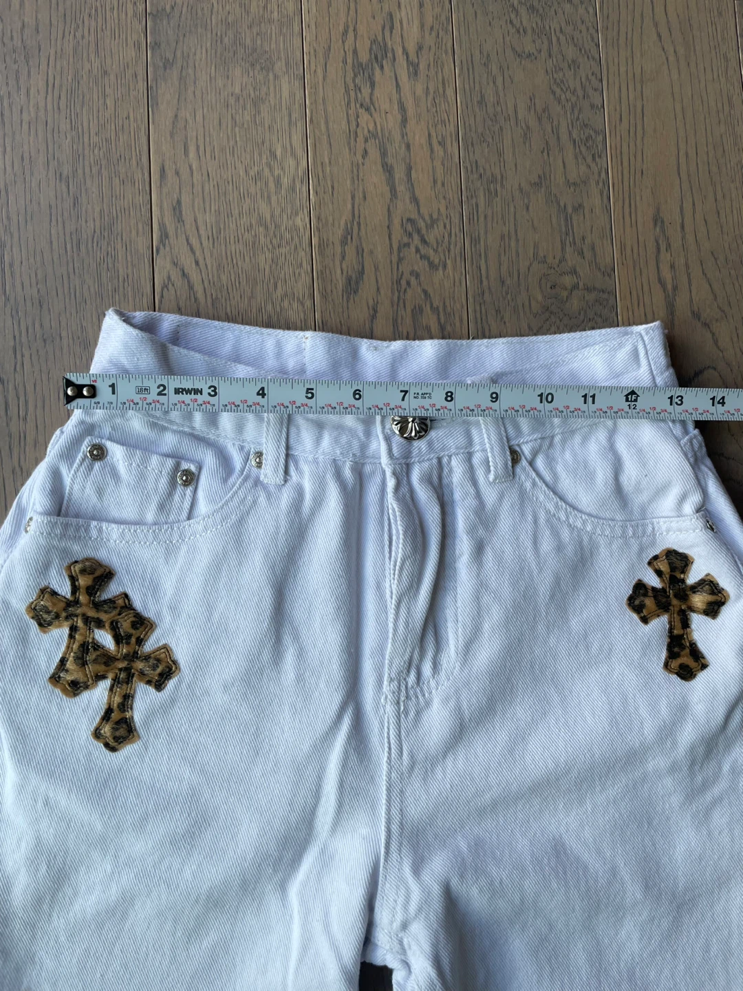 White Levi's Jeans with Cross Patches, size S - photo 2