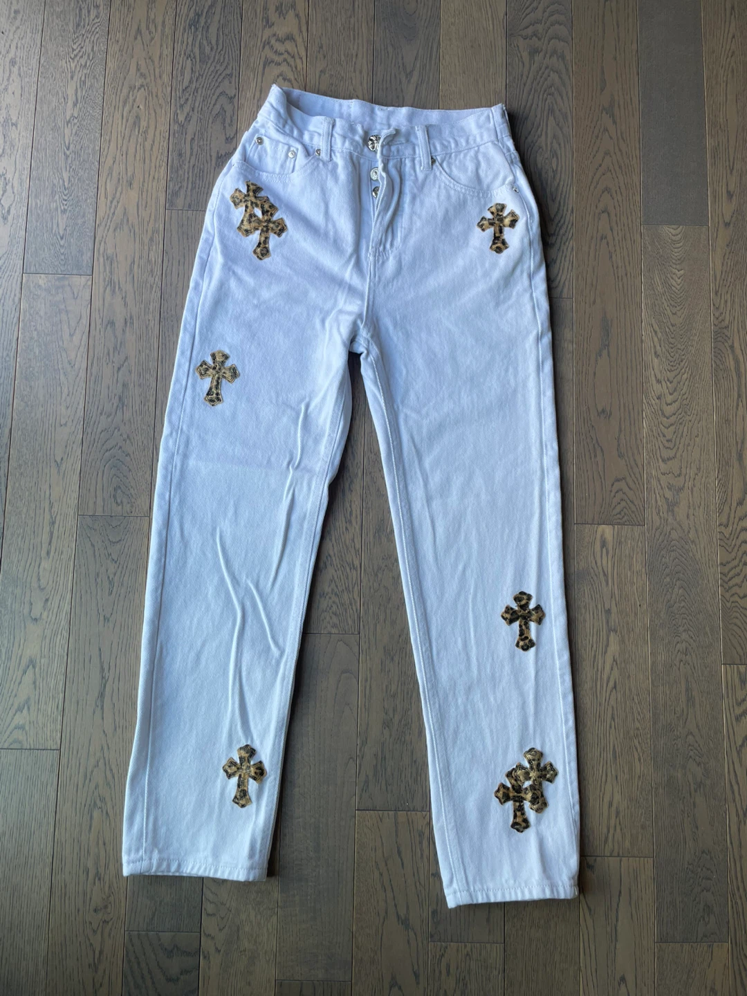 White Levi's Jeans with Cross Patches, size S