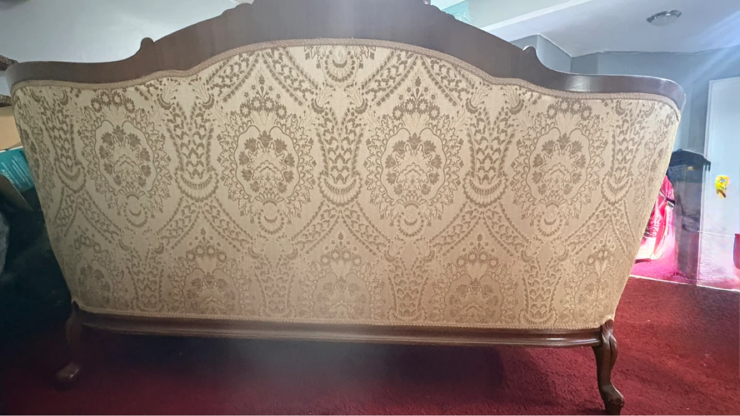 French Provincial/Victorian style Loveseat - photo 2