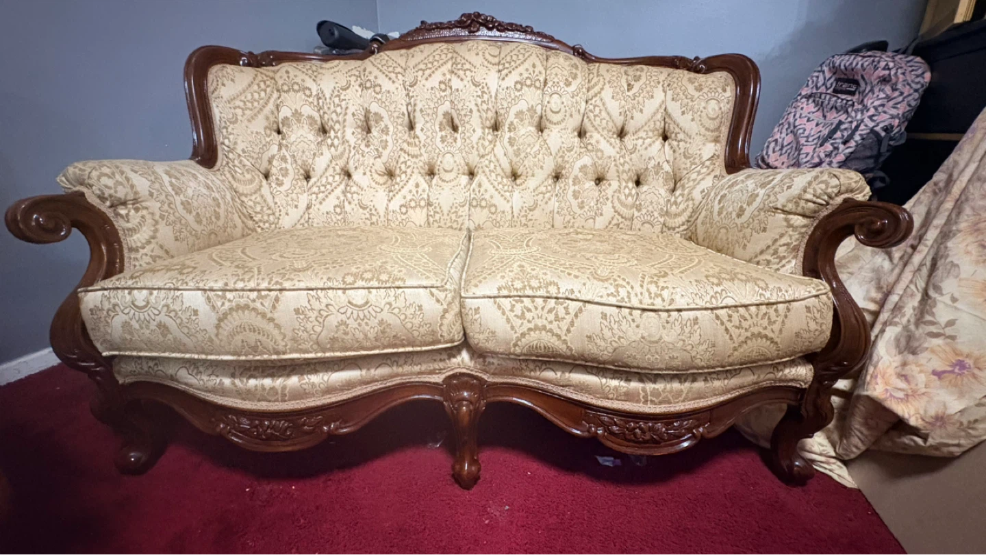French Provincial/Victorian style Loveseat