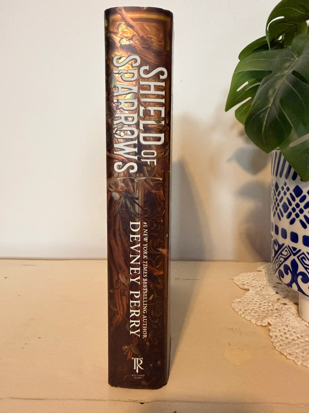 New Sprayed Edged Edition Shield of Sparrows by Devney Perry - photo 4