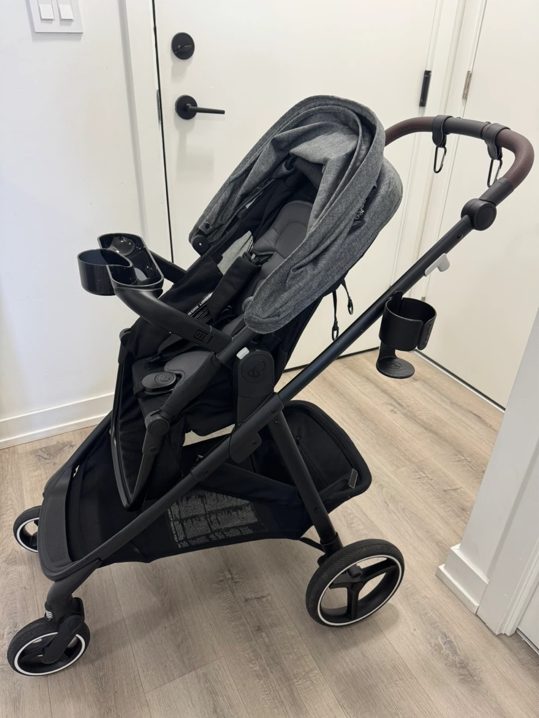 Baby Travel Combo w/ Rotating Car Seat & Bassinet – Like New