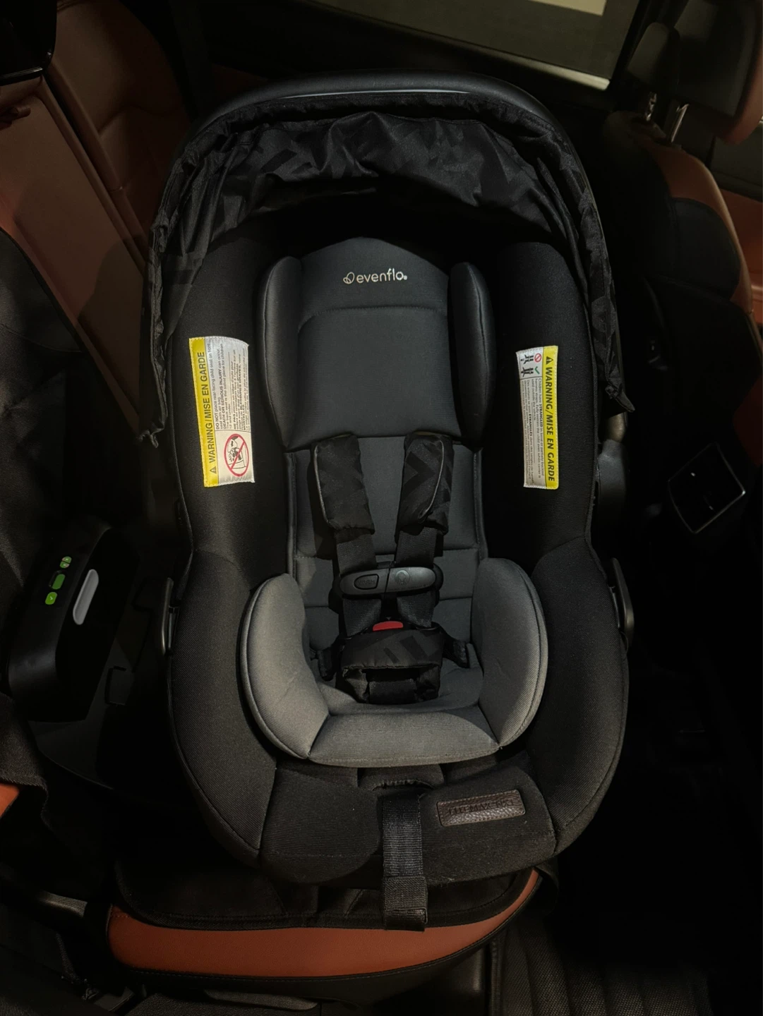 Baby Travel Combo w/ Rotating Car Seat & Bassinet – Like New - photo 4
